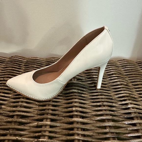 BCBGeneration Holli Pump - Picture 5 of 11